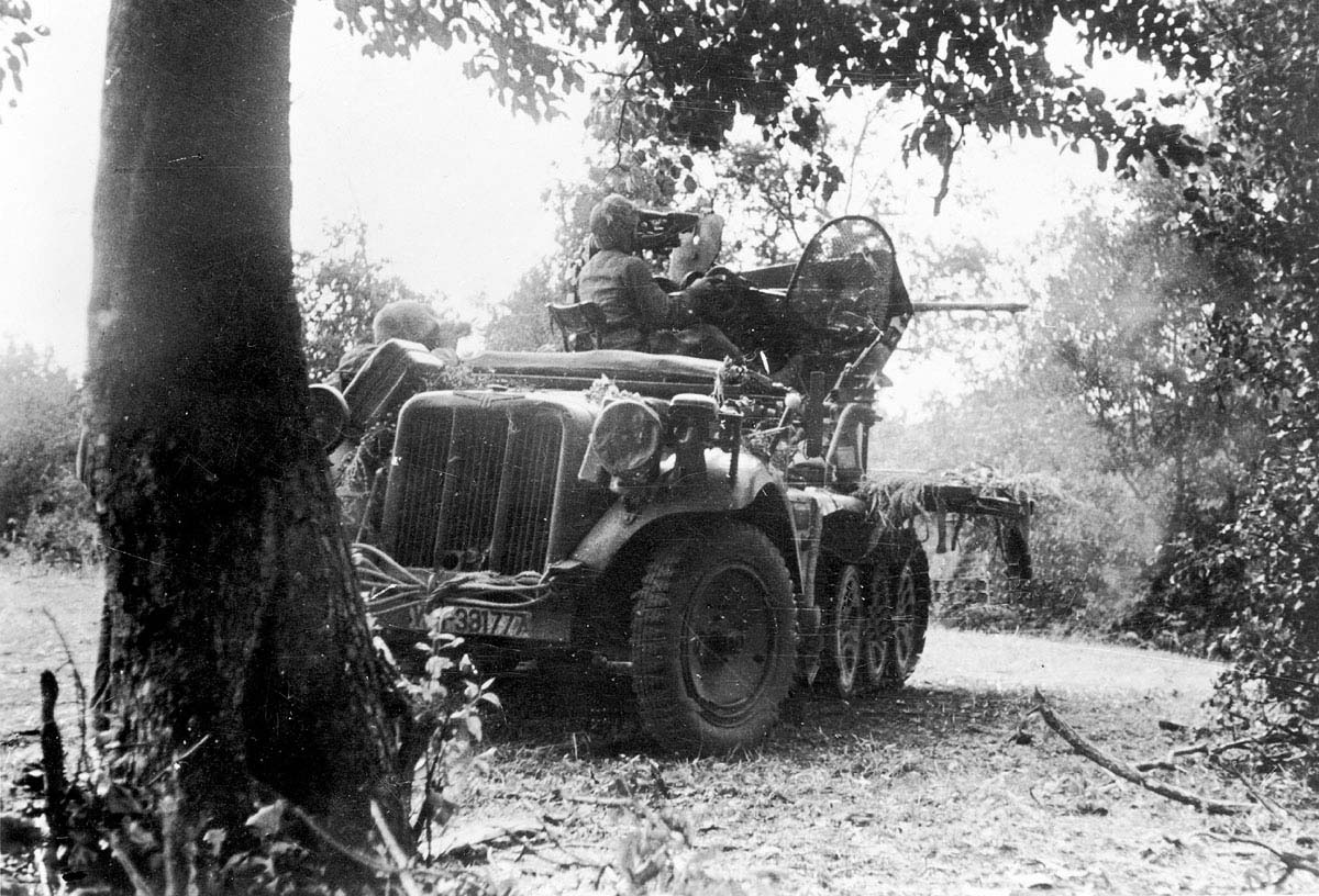 A light anti-aircraft gun fires on Soviet troops as they advance towards Ninth Army’s positions in the Spree forests.