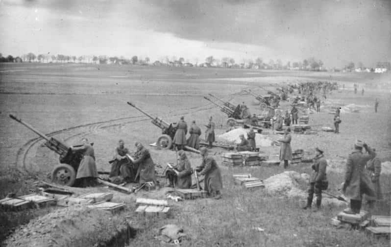 Soviet artillery shelling the Seelow Heights on April 16th