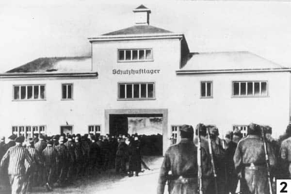 Sachsenhausen prisoners at the Tower A entrance/Bundesarchiv, Bild 183-78612-0002 / Unknown author / CC-BY-SA 3.0