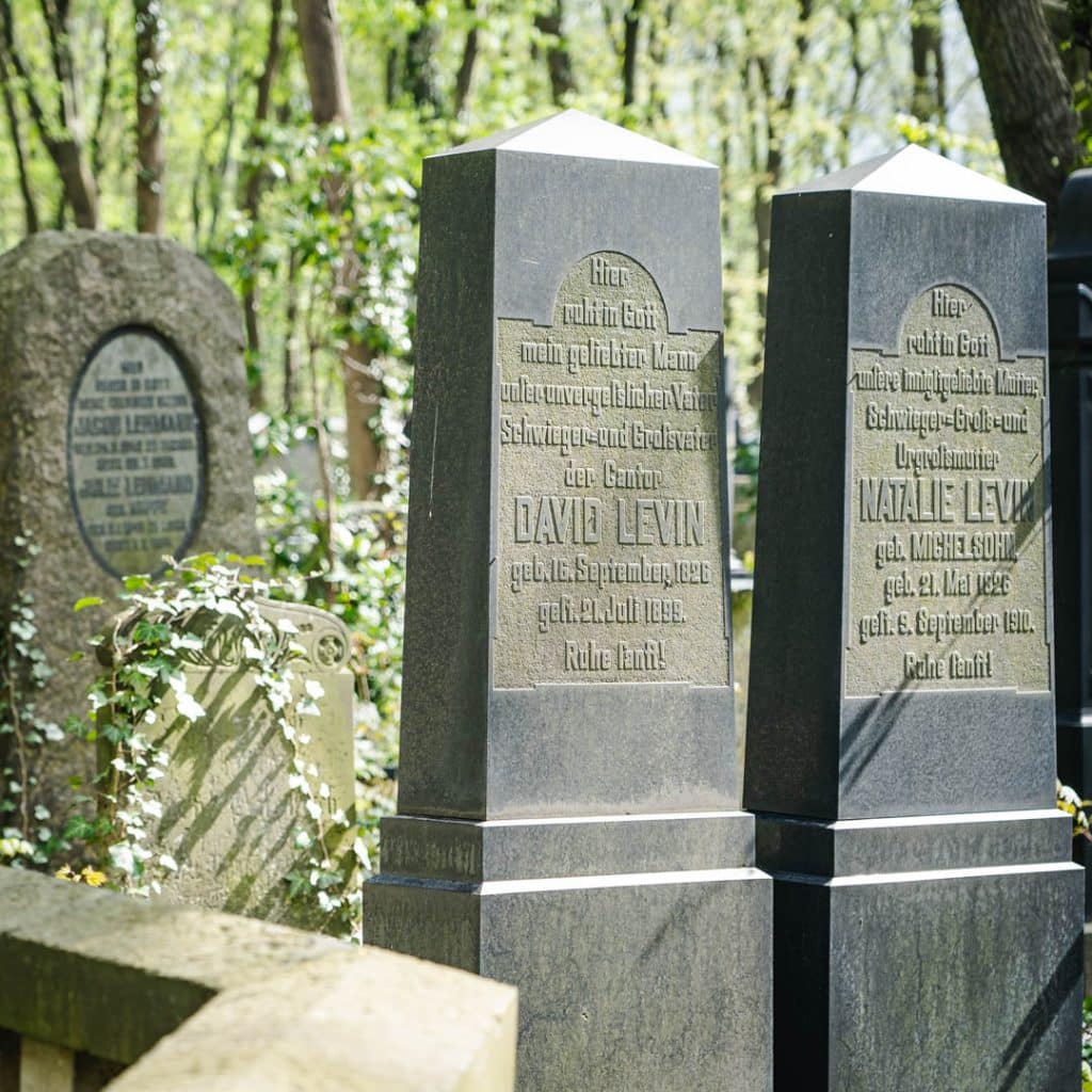 Weissensee Jewish Cemetery - Graves