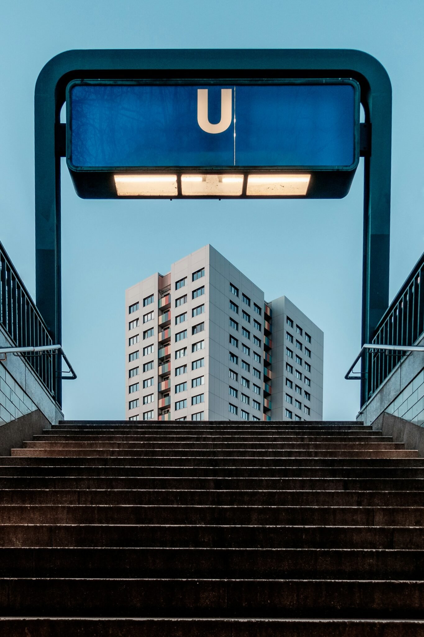 A Berlin underground station - Heye Jensen-Unsplash Lizenz