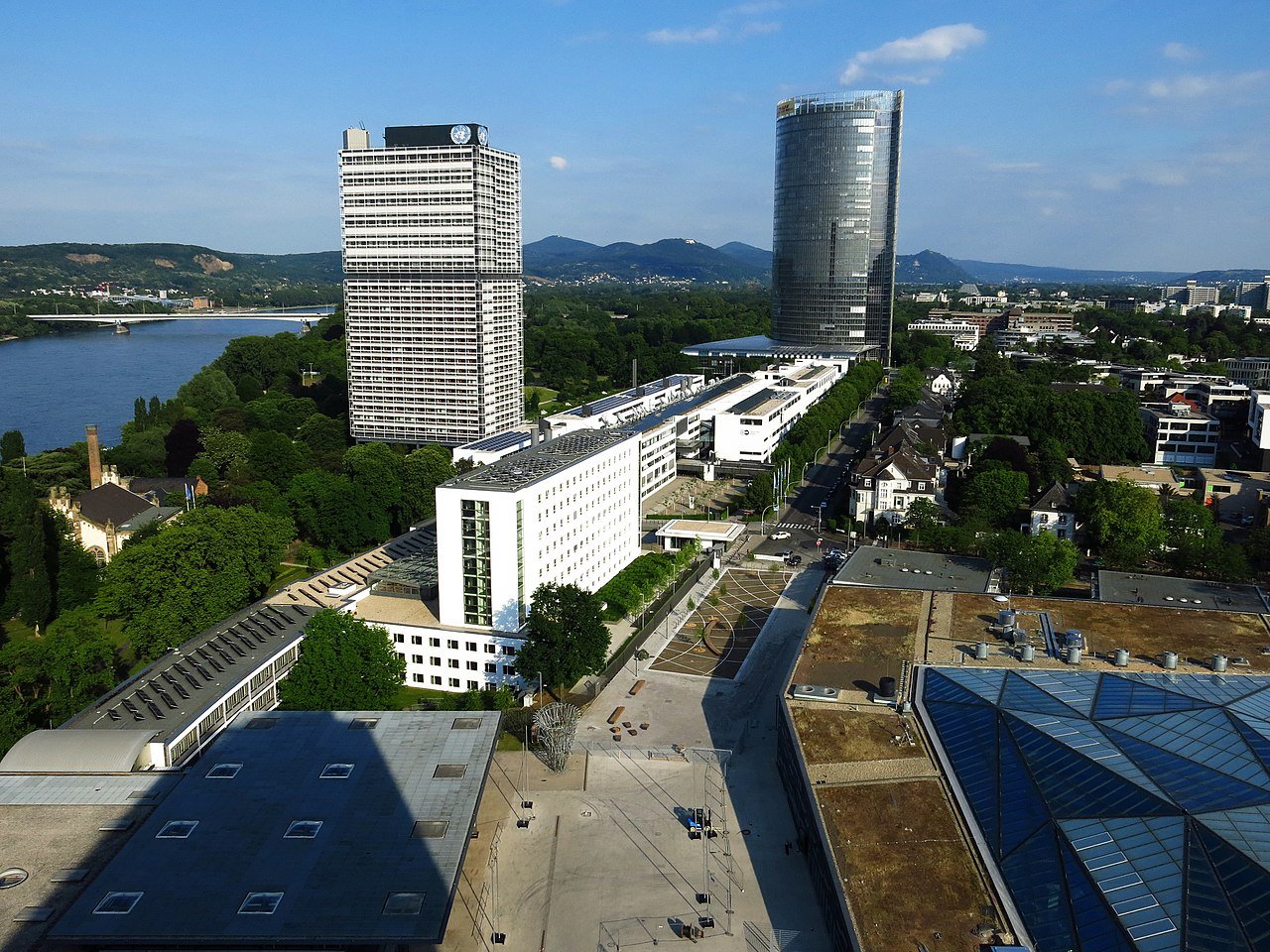 The former government quarter in Bonn (2015) - Andreas Axel Kirch / Wikimedia Commons / CC BY-SA 3.0 DE