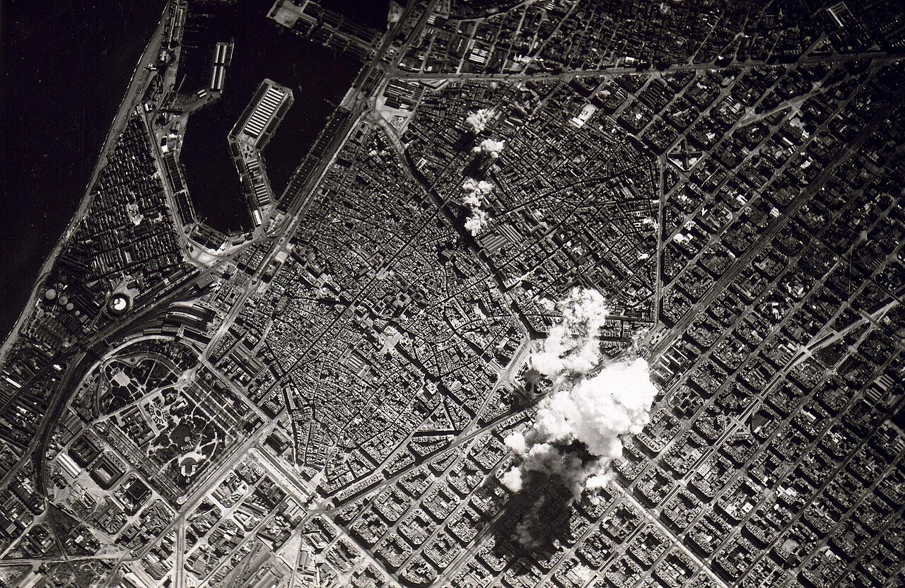 The bombing of Barcelona (1938) - Public Domain