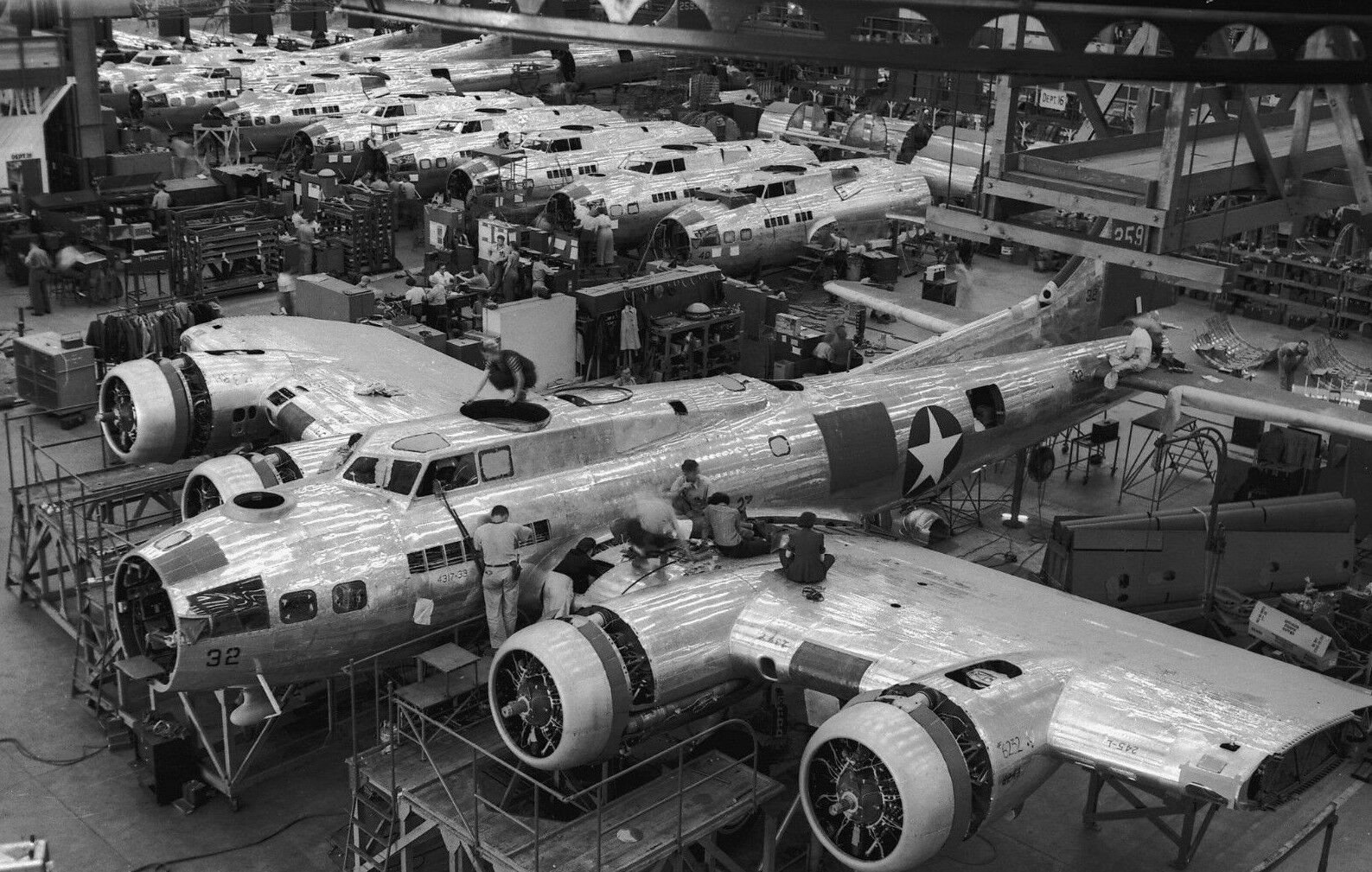 Vega B17 bombers being assembled in Burbank California (1943) - Public Domain