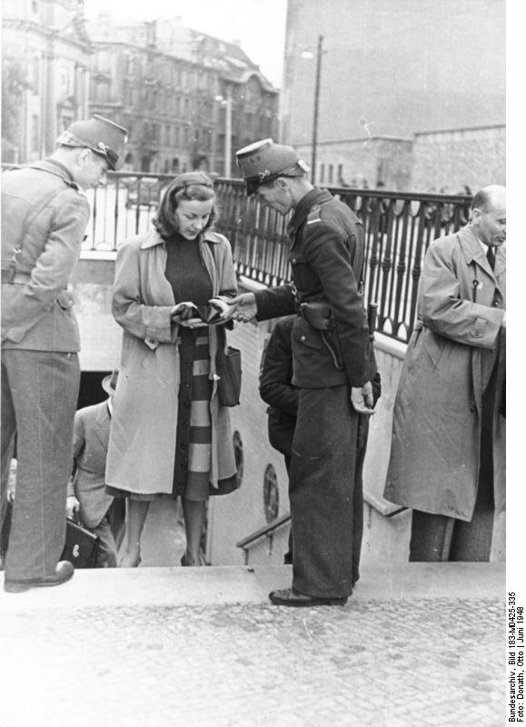 Police check at an East Berlin U-bahn in a search for illegal currency - German Federal Archives, Image 183-M0425-335 / Donath, Otto / CC-BY-SA 3.0