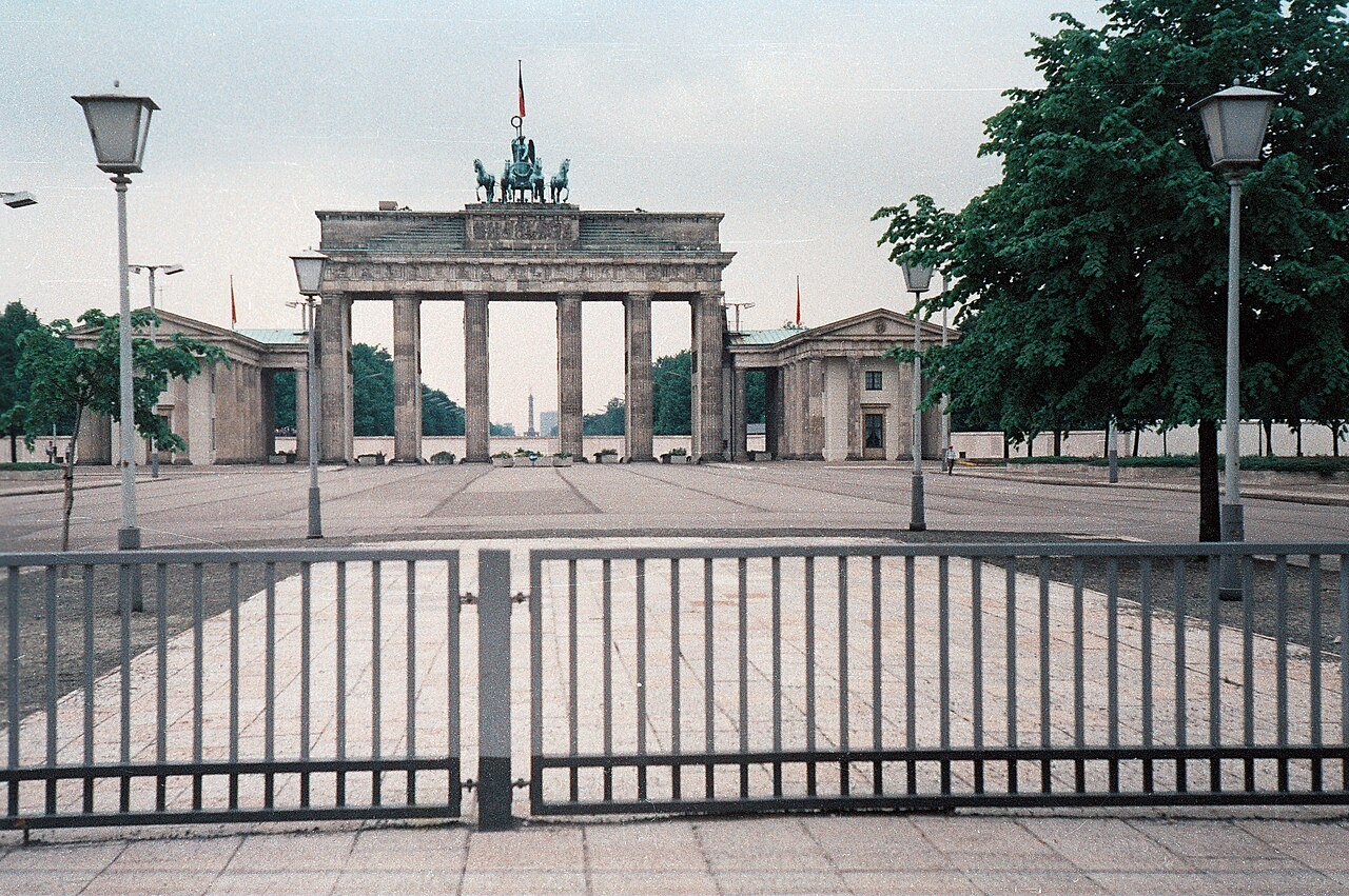 View of the 'Death Strip' as it appeared at the Brandeburg Gate from East Berlin with the British sector in the distance (1988) - Pjotr Mahhonin