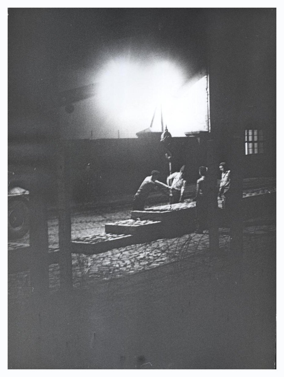 Construction of the Berlin Wall continued day and night - Public Domain
