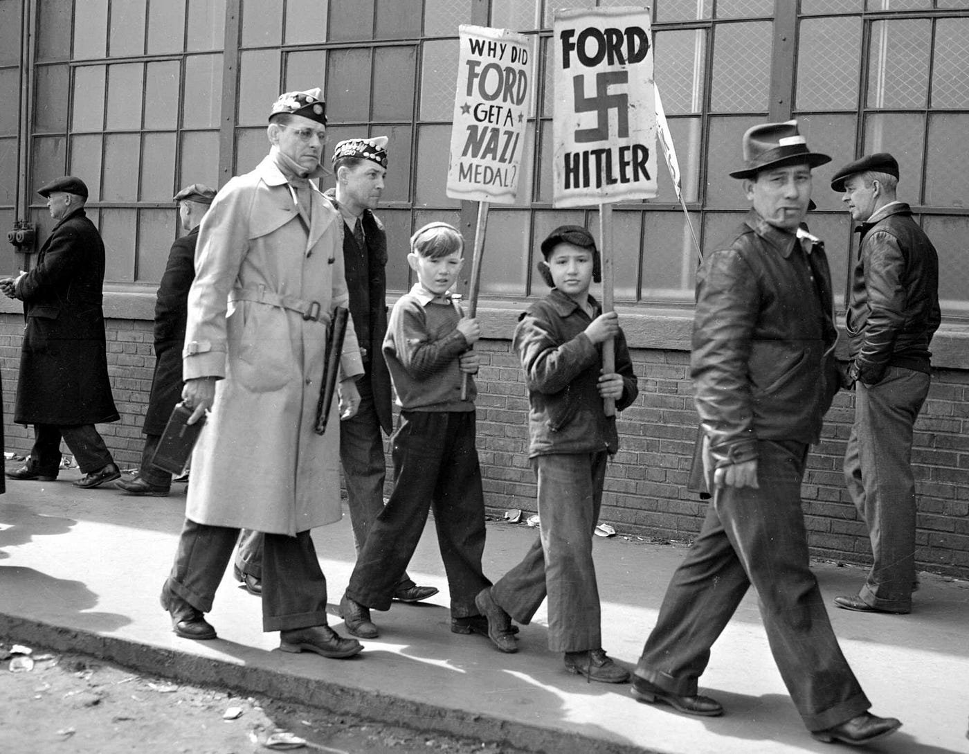 Protests against Henry Ford receiving the Grand Cross of the German Eagle in 1938 - Public Domain