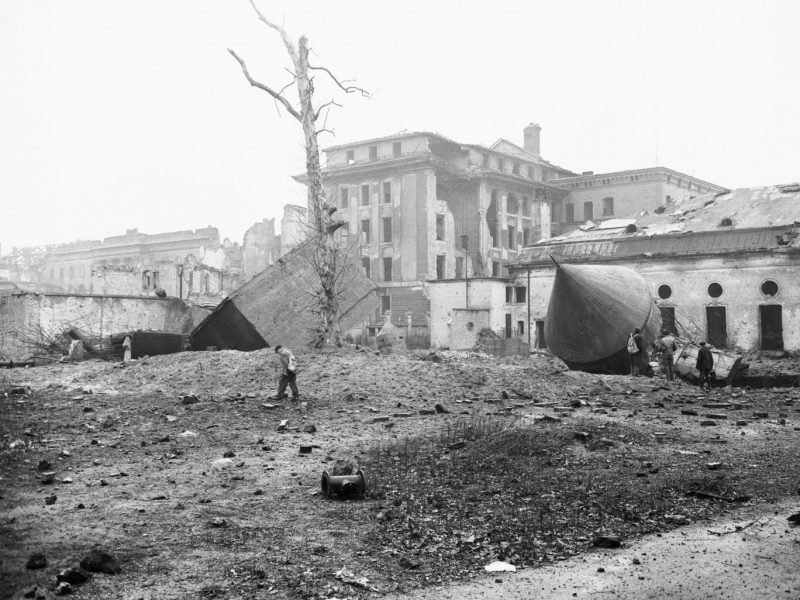 The remains of the Reich Chancellery gardens and Hitler's Führerbunker (1945) - Public Domain