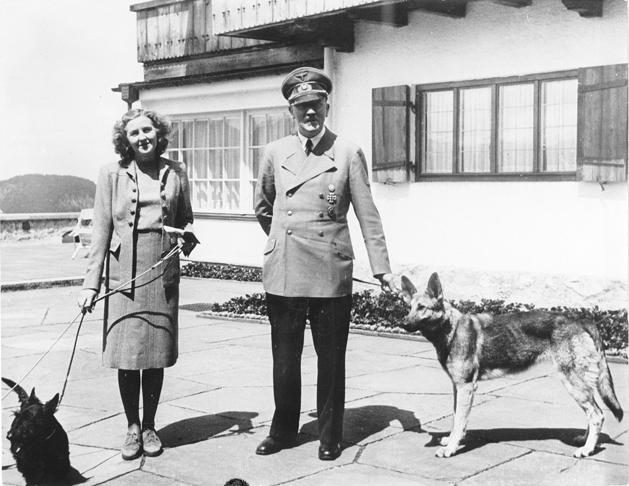 Hitler and Eva Braun with their dogs (1942) - Public Domain