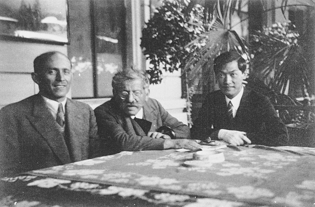 Magnus Hirschfeld (centre) with his partner, Chinese expatriot Tao Lee (right). with Assistant Director Bermard Schapiro (left), circa 1922 - Public Domain