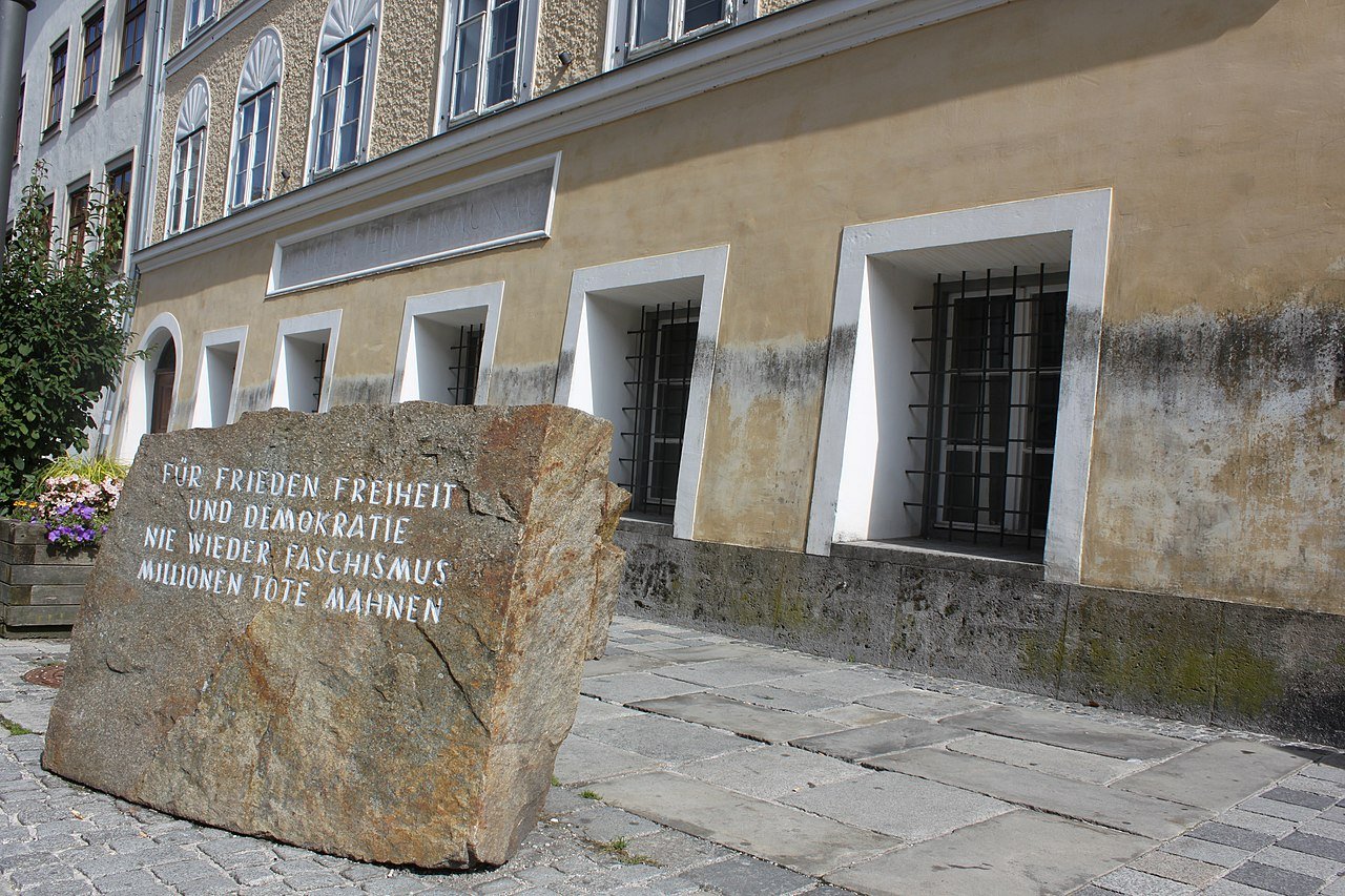 Adolf Hitler's birthhouse in Branau am Inn, Austria, with the 'Memorial to the Victims of Fascism' outside - Anton-kurt