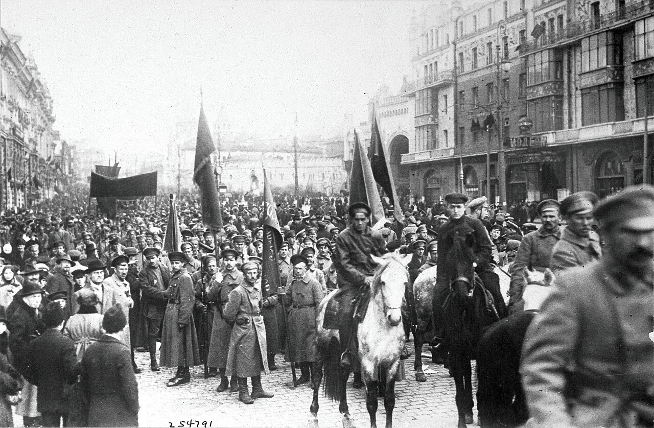 A parade of Bolsheviks through the streets of Moscow (1917) - Public Domain