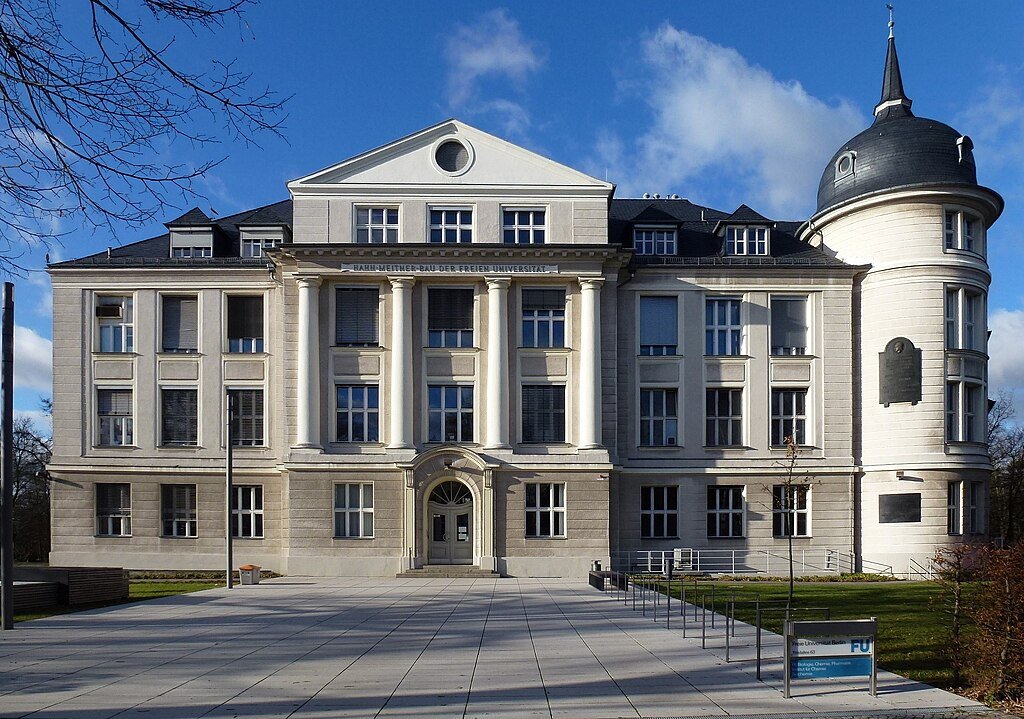 The former Kaiser-Wilhelm-Institut for Chemistry in Berlin (2012) - Fridolin freudenfett (Peter Kuley)