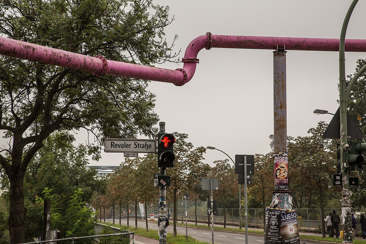 Berlin's Pink Pipes on Revaler Straße - Tony Webster
