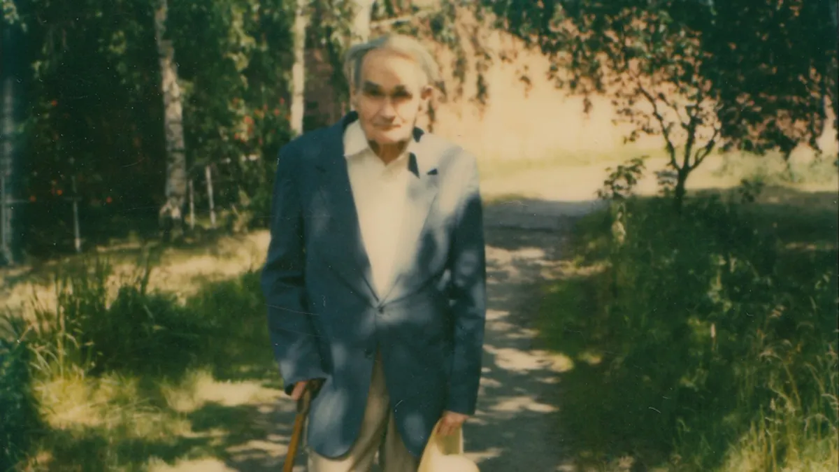 An elderly Rudolf Hess at Spandau Prison