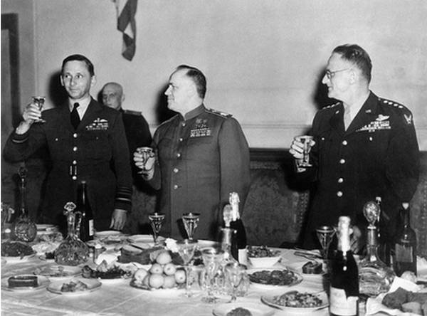 Soviet Marshal Zhukov raises a toast in Berlin (1945) - Public Domain