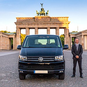 Markus Wiehler, professional chauffeur and van at the Brandenburg Gate